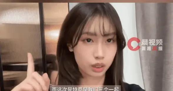 馮小剛徐帆19歲女兒徐朵曬全家福：第一次同時和爸爸媽媽一起工作