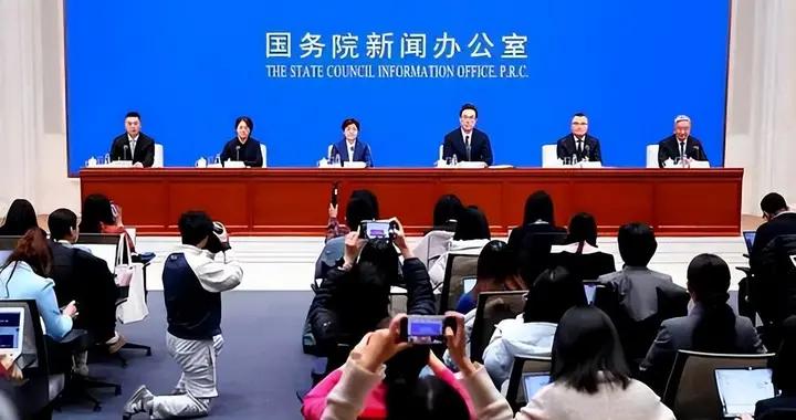 國家發展改革委：“十五五”規劃綱要草案明確5項工程建設任務 ，統籌“硬投資”和“軟建設”呵護“一老一小”