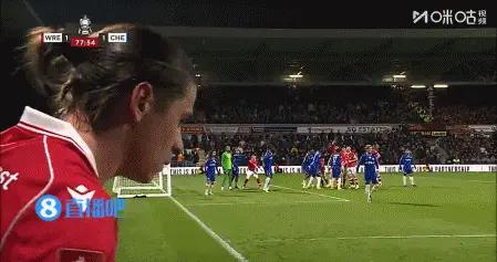 切爾西又落後了！雷克瑟姆球員禁區外遠射，皮球折射入網