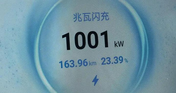 兆瓦閃充與換電，必須二選一？蔚來李斌：兩者並不矛盾