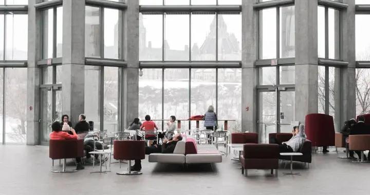 35年教齡副高教師，一線城市退休金破萬，縣城卻僅4000？真相揭祕