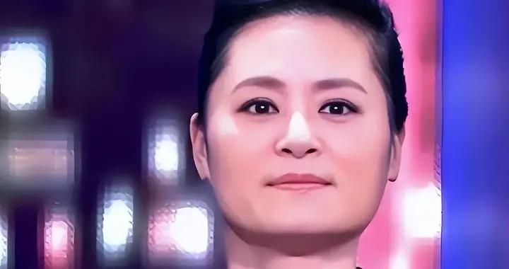 她紅過韋唯，碾壓毛阿敏，被親弟打成腦震盪，一代歌后淪落成保姆