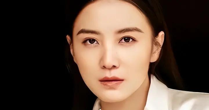 她被罵“陪睡上位”，後被封爲“性感慾女”，得獎後當衆怒懟海清