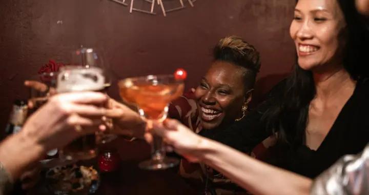 農行35年工齡退休收入大揭祕：收入和優勢解析，比移動員工更香嗎