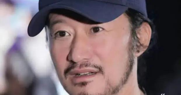 51歲吳京近照曝光！戴耳釘增添痞帥感，被調侃“老來俏”