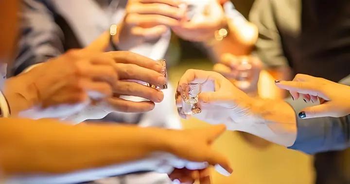 請人喫飯，對方說“臨時有事不去了”，別說下次約，高情商這樣說