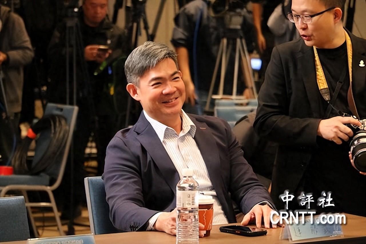 藍白正式推出共同政見，連戰次子連勝武出席記者會