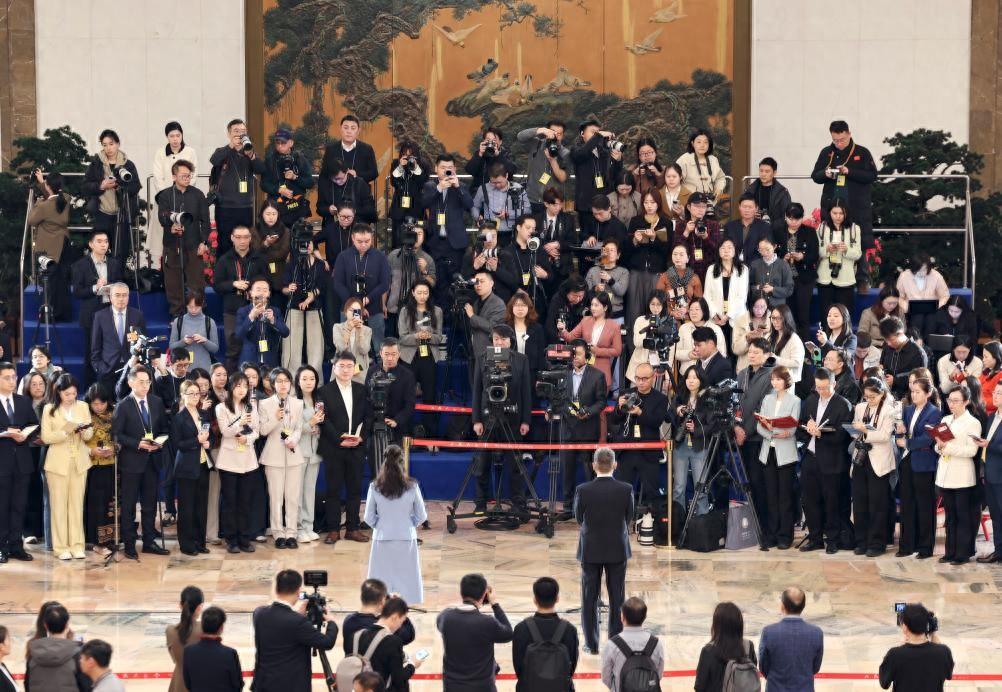 兩會現場聲丨聽，“代表通道”上的民生溫度