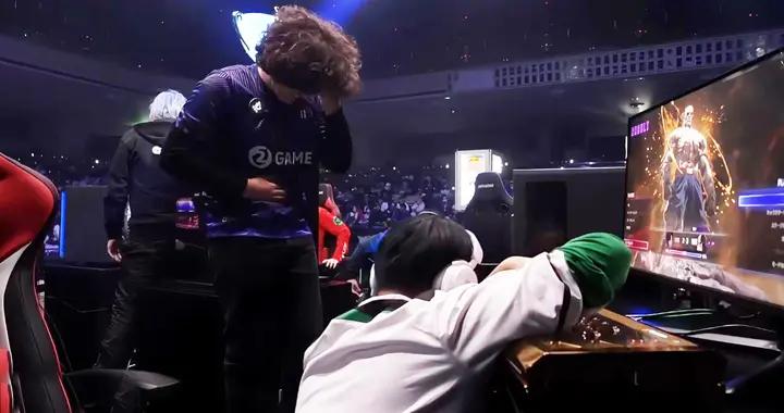 英雄遲暮？2026卡普空杯小孩戰敗，趴在桌上久久無法動彈