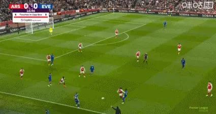 這是什麼動作？麥克尼爾門前補射，倒地的卡拉菲奧裏貢獻極限封堵