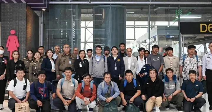 泰國20名船員在霍爾木茲海峽獲救，他們過境阿聯酋從阿曼回到泰國