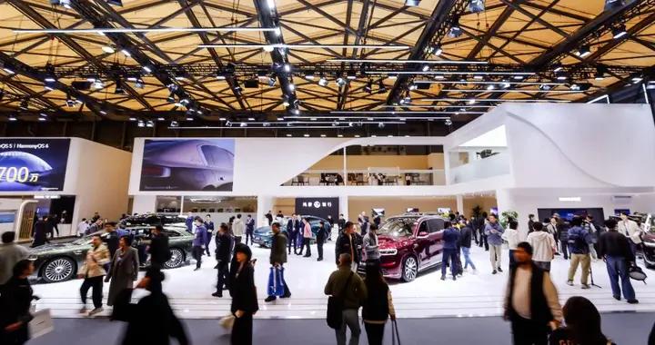 行業觀察｜從“含華量”到生態力：鴻蒙智行在AWE釋放了哪些戰略信號