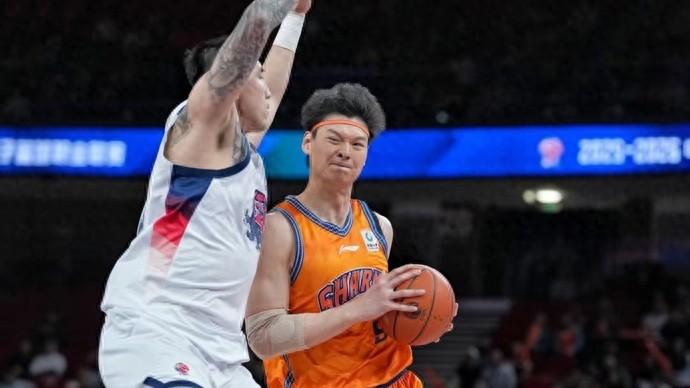 八連勝！上海久事男籃主場戰勝山東隊