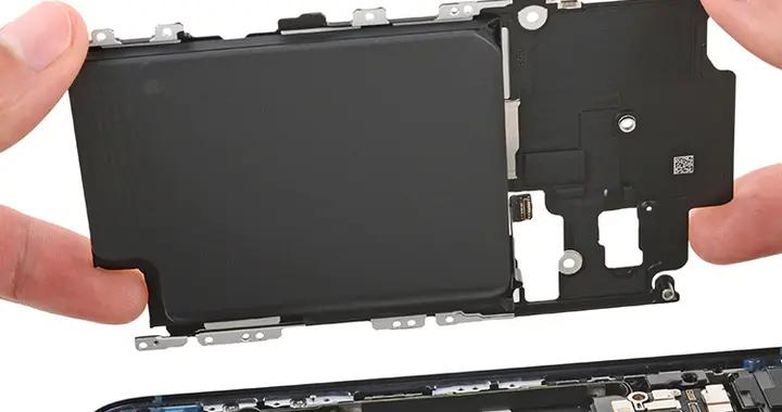 歐盟做好事+1，新規要求電子產品電池要易於更換，給廠商出了難題