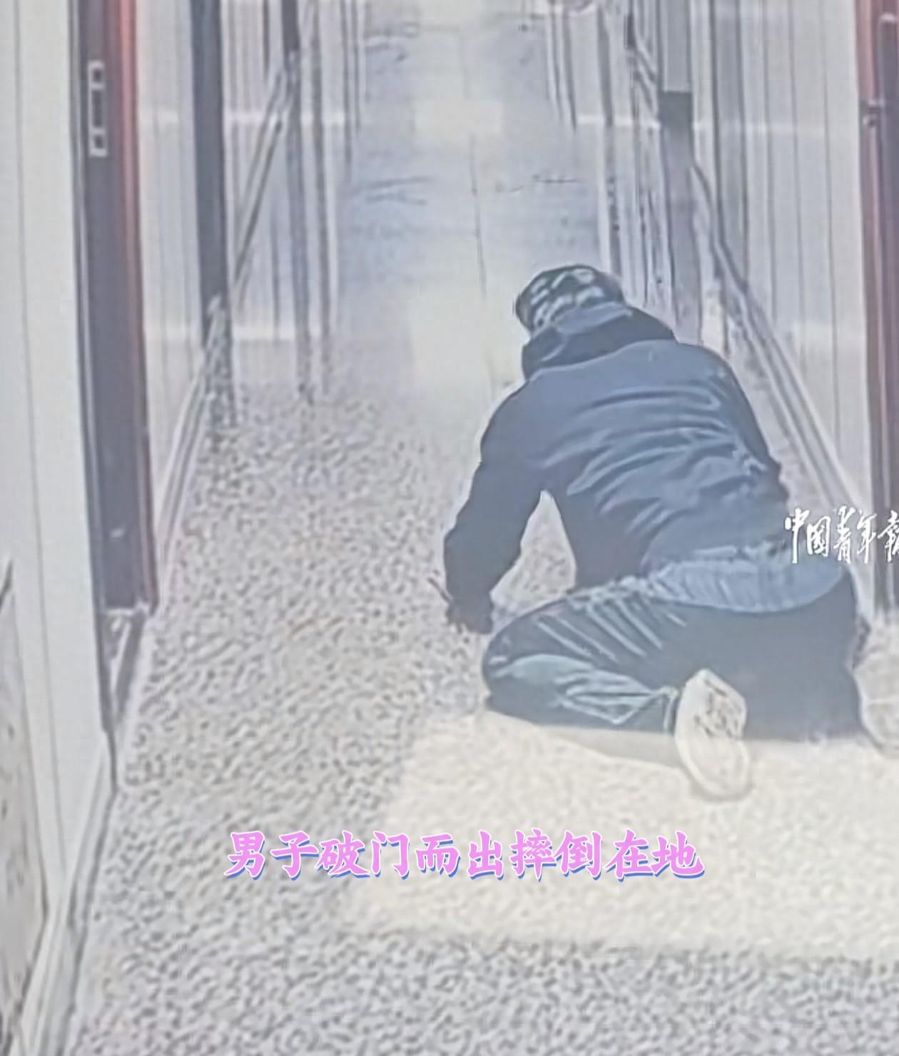 太驚險！男子做飯切到手，家中僅他一人，暈血的他靠一點完成自救