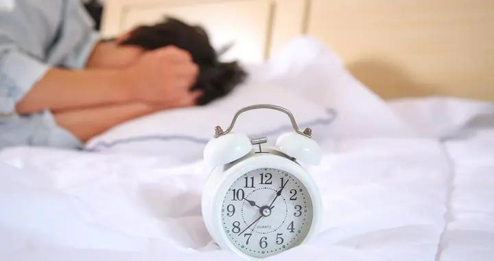 別再只拼運動量了，睡好7小時，纔是心血管的“護身符”