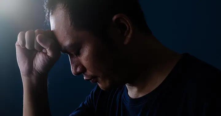 深夜焦慮反覆，成年人的情緒無處安放