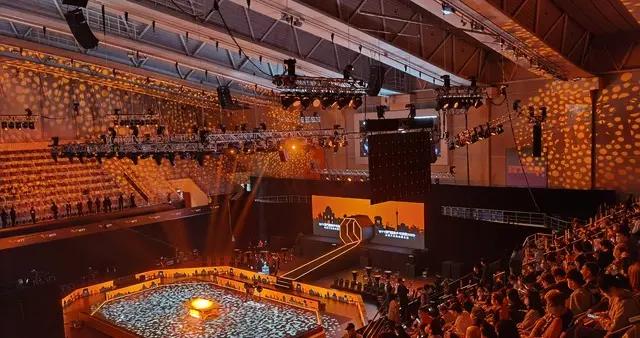 領導在羣裏發消息，沒人回覆：這屆下屬怎麼了？