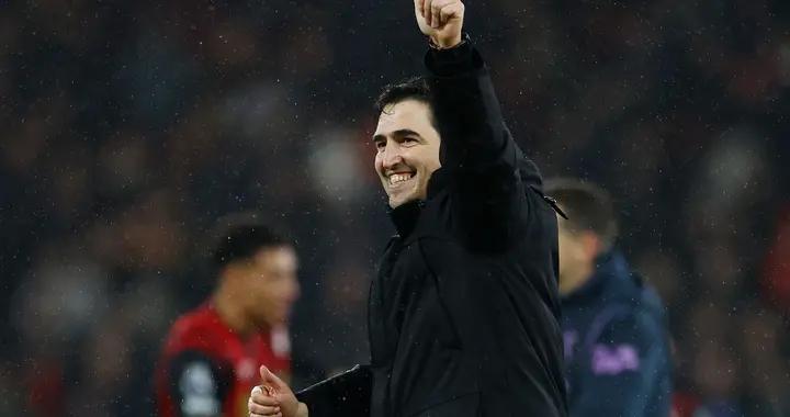 記者：伊勞拉目前尚未與櫻桃續約，他是畢巴帥位的主要候選人之一