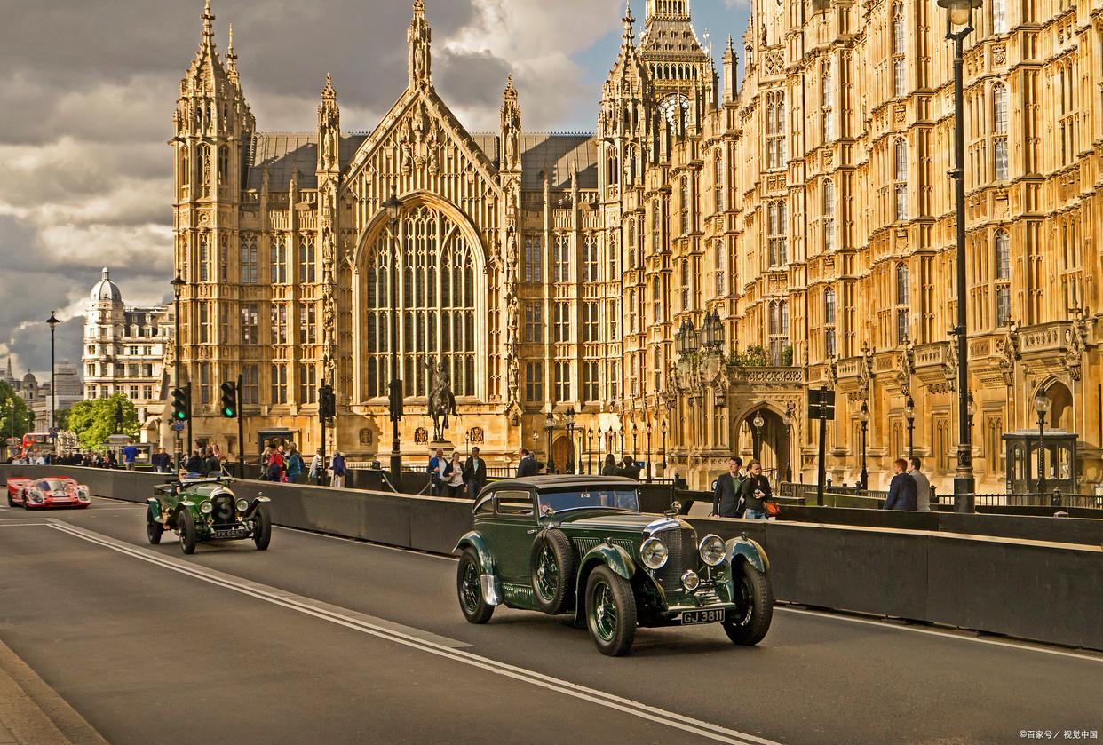 “豹子！豹子！”貴陽車行銷售搖出“貴A·A88888”，客戶激動相擁：這手該供起來！