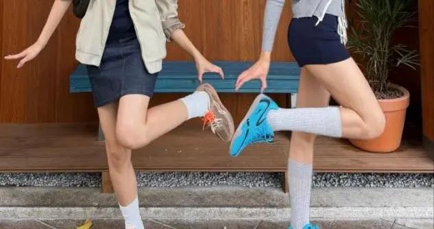 今春最流行的3雙平底鞋，舒適百搭又高級，搭褲子、裙子都好看