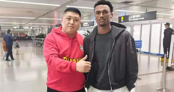 媒體人：山西新外援泰森·沃克已抵太原 是否能留隊要看試訓情況