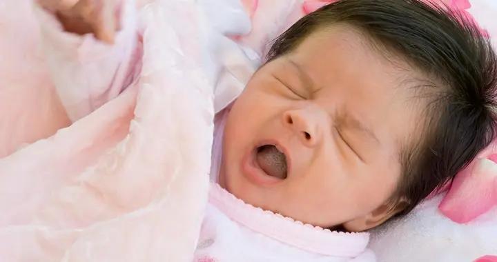 新生兒咳嗽兩聲是感冒了？別誤判！生理性咳嗽有這些特點