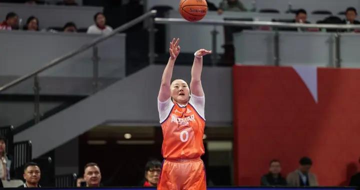 打得不錯！武桐桐半場7中4拿下10分4籃板2助攻