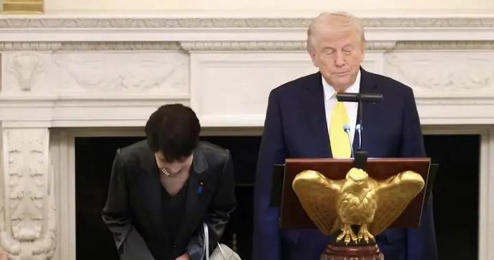 高市早苗訪美結束，她在晚宴上對着金雕雕塑，呼應了流金谷恩仇錄