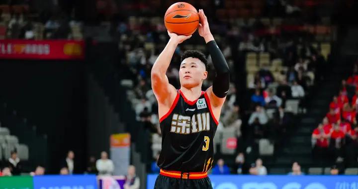 真準啊！賀希寧半場10中5&4記三分拿下兩隊最高15分 正負值+13