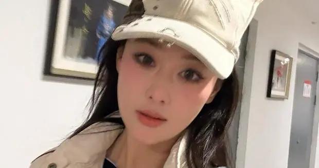 張馨予戴貓耳帽秒變野性貓系美人！妝容精緻甜酷感十足