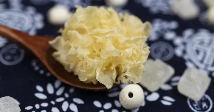 難怪喫銀耳沒效果！原來沒選對時間，記住這幾點，養生事半功倍