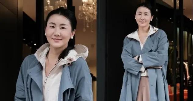 中年女人：風衣最好選這3種“高級色”，洋氣顯膚白，特別有氣質