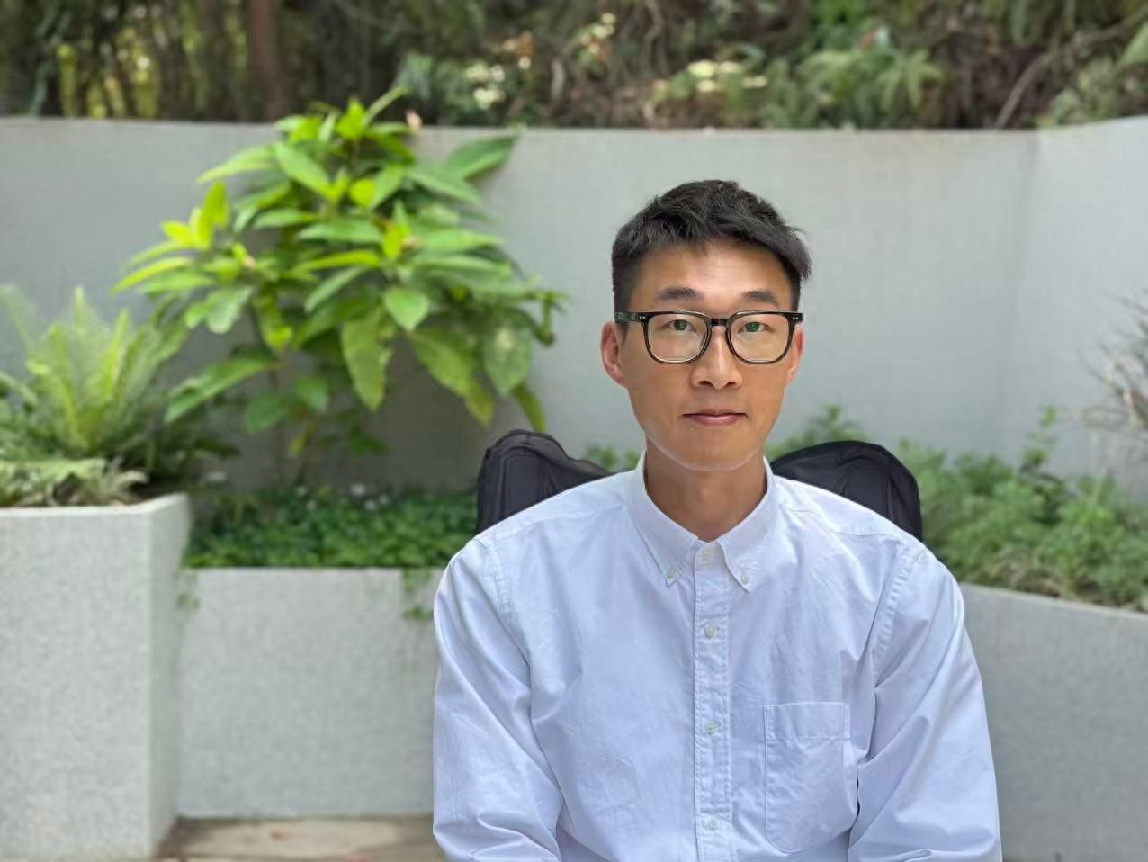 逃離KPI的“00後”守墓人：稱園區爲“小區”，爲逝者擺上玩偶抱枕，讓死亡不冰冷