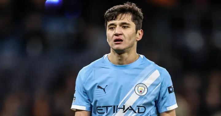 曼城官方：胡桑諾夫擊敗羅德里與多庫，當選隊內三月最佳球員