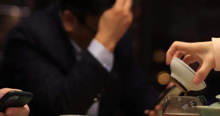 組織部長舅舅沒幫過我，退休後讓我接待，見單位領導讓我別跟隨！