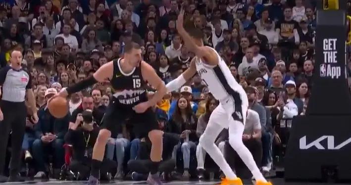 王牌對王牌！約基奇低位單打文班 頂兩下轉身虛晃左手上籃！