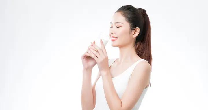 別再亂猜！生理期喝牛奶利弊&適配人羣全盤點，乳糖不耐受有解法