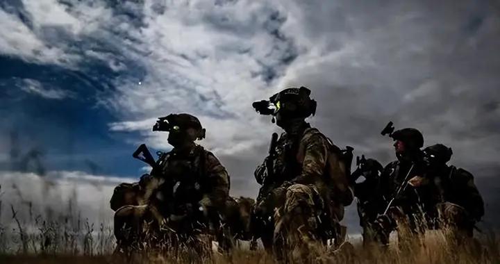 徹夜瘋狂廝殺！伊朗重兵圍捕，美軍特種兵慘敗逃離：A-10凌空爆炸