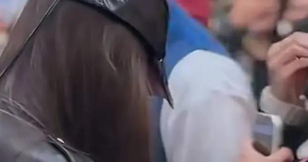 鄧超與Angelababy現身陳赫話劇現場 兄弟團相聚夢迴跑男時光