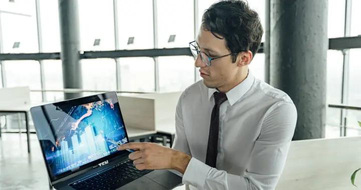 職稱、績效與夜班：解碼山東縣城醫生的“薪酬密碼”與生存壓力