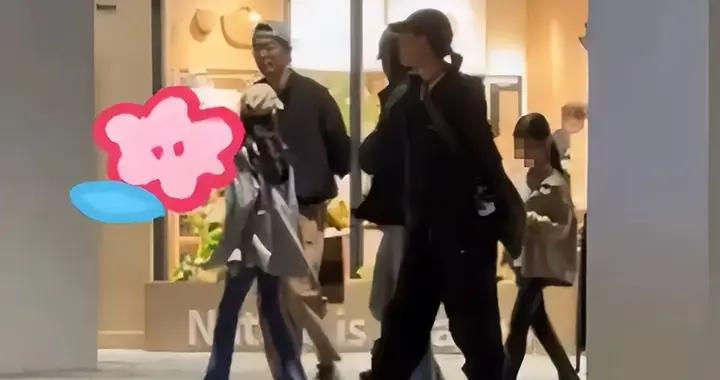 朱亞文攜妻女逛樂園畫面溫馨 兩個女兒個子高挑長腿搶鏡