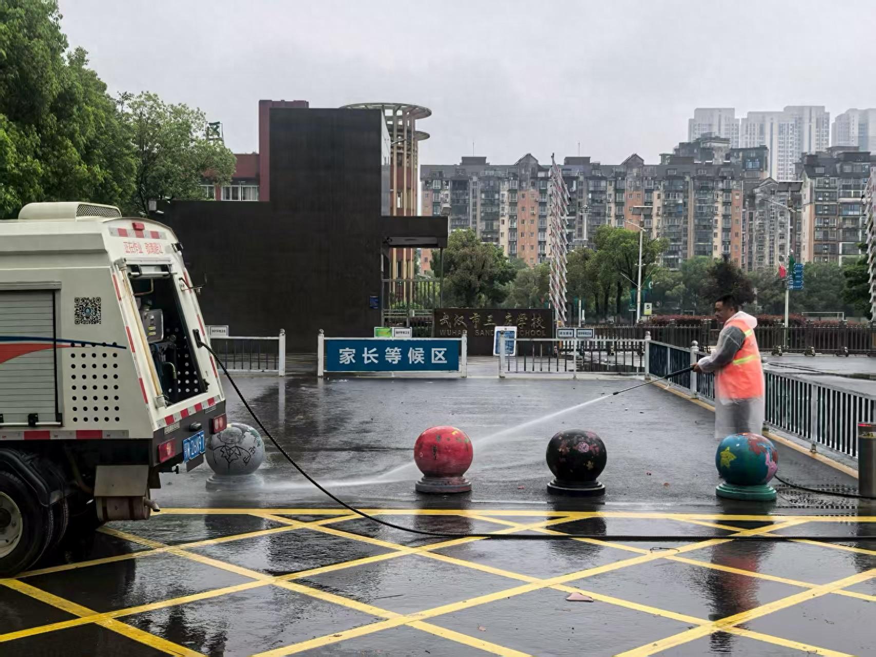 雨後即清，水退路淨——武漢市東西湖區高效開展雨後清潔行動