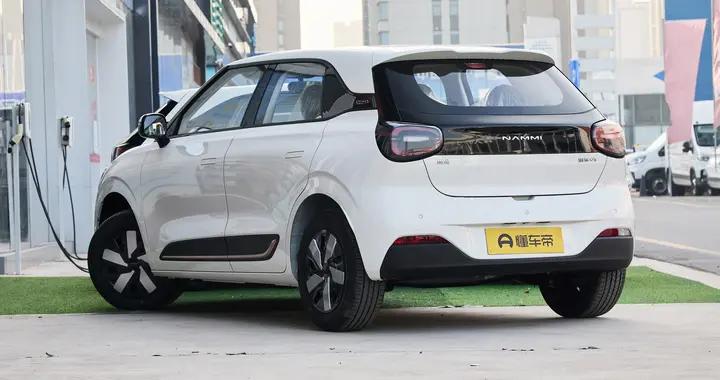 顏值在線，軸距2663mm,限時價5.89萬起的納米01值得閉眼入嗎