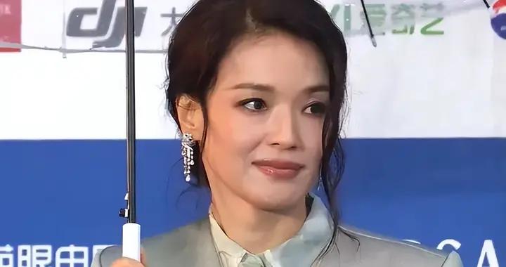 北影節開幕紅毯生圖來了！舒淇暈妝，高圓圓臉發黃，高葉大秀身材