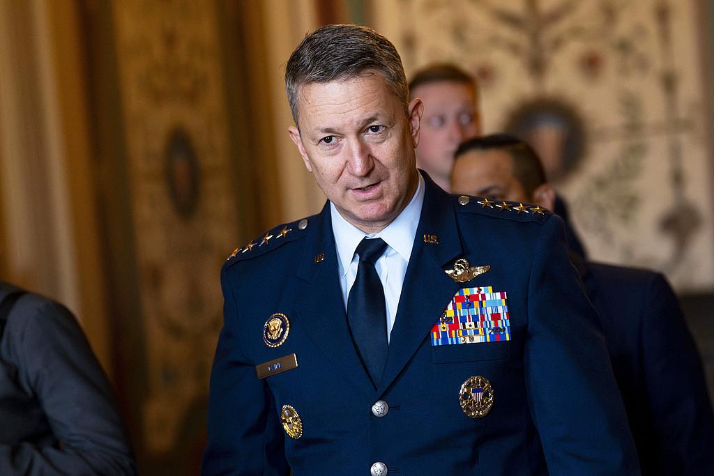 美稱上萬兵力參與對伊港口封鎖 13艘船已被迫折返