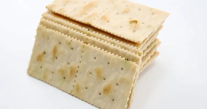 夜間燒心睡不着？試試“墊高法”，搭配2個習慣，安穩睡到大天亮