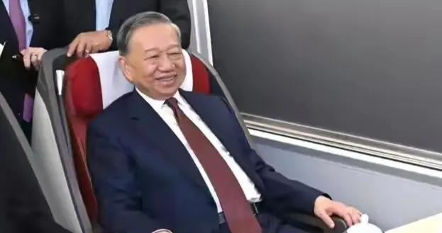 蘇林坐高鐵去廣西，朝發夕至速度快，沿線經過桂林柳州南寧