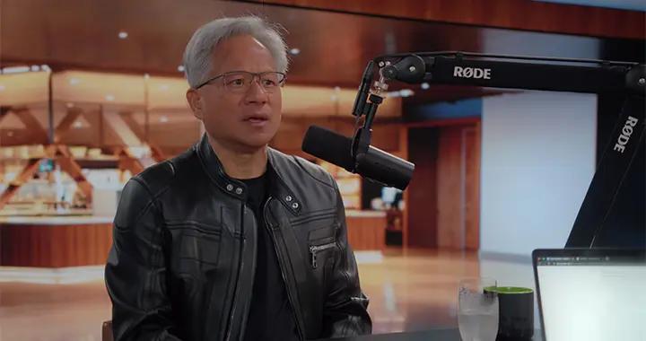 黃仁勳大腿拍斷，節目中稱曾錯失投資Anthropic和OpenAI絕佳機會