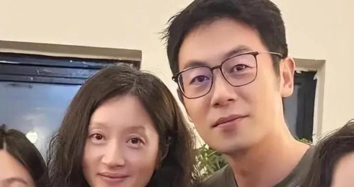 和沈佳妮婚變傳聞澄清1年，朱亞文近況曝光，宋佳評價一語中的